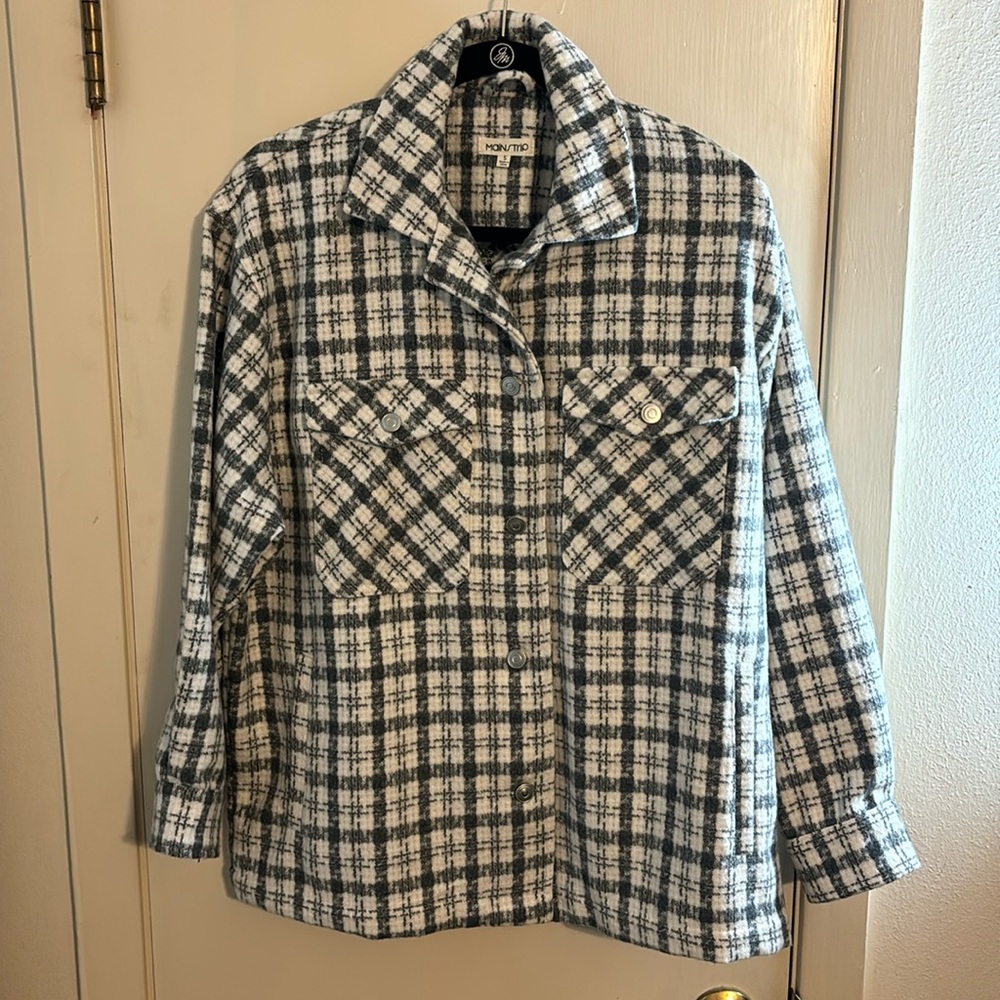 Main strip Shacket size Small New with tags.